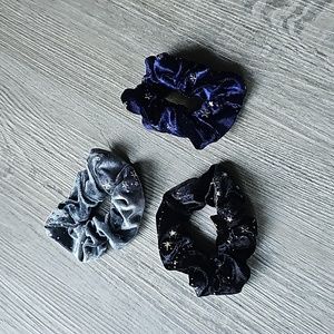 Bundle of 3 NWOT Blue and Silver Velour Star Print Scrunchies